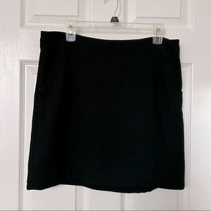 BANANA REPUBLIC - Black Skirt with Scalloped Pockets, Size: 8